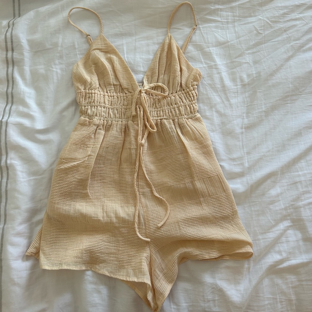 Cream romper - Picture 2 of 5